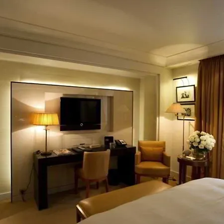 Hotel Montaigne Paris