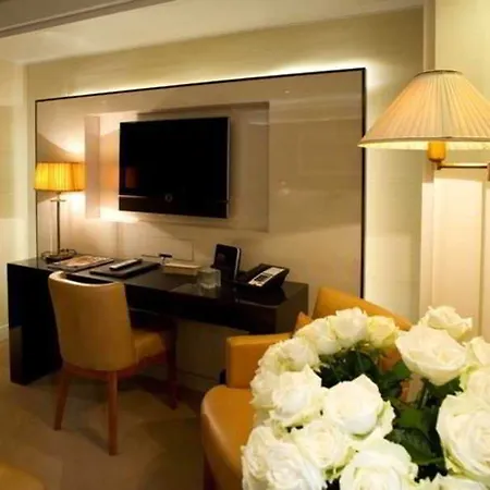 Montaigne Paris
